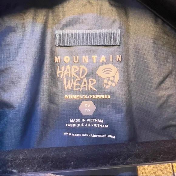 Mountain Hardware 3/4 rain jacket in super condition!!!! - Picture 13 of 15